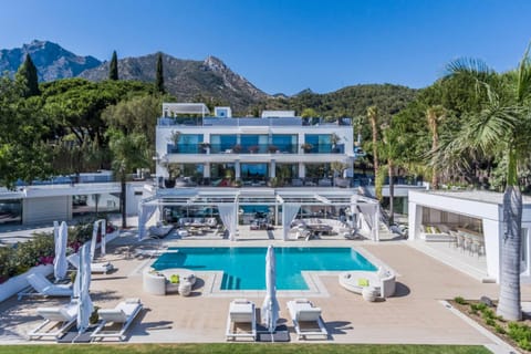 Property building, Mountain view, Pool view, Swimming pool, sunbed