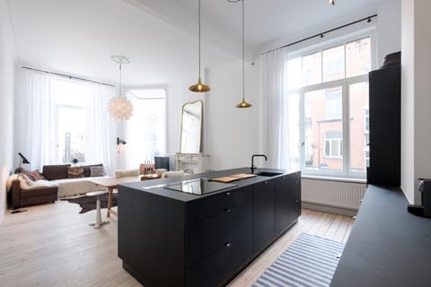 Cosy and Modern 2 bedrooms flat near Châtelain and Brugmann Condo in Ixelles