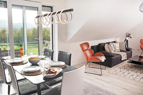 BlackNCozy - Design Appartement mit Boxspringbett und Balkon Condo in Lörrach
