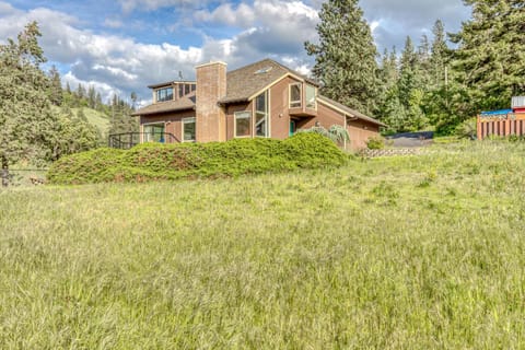 The Wandering Waterfall House in Mosier