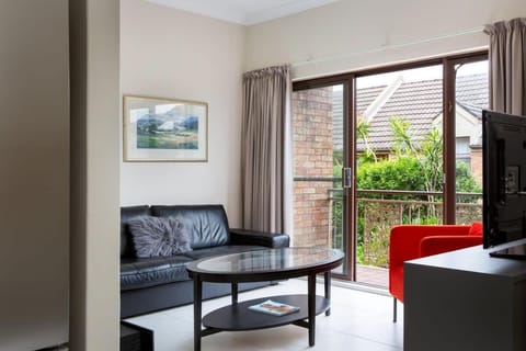 Spacious 3-Bed Townhouse in Stylish Balmain House in Rozelle