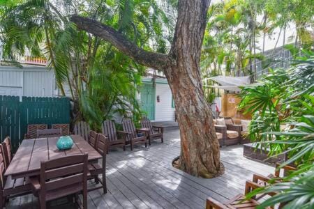 Pilar Cottage by Brightwild Villa in Key West