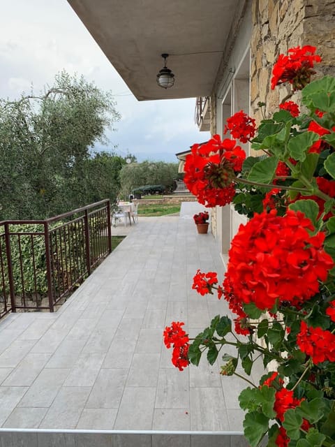 Casa Bruna, 3-room apartment with private garden Apartment in Torri del Benaco