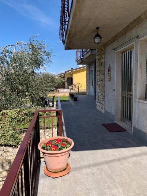 Casa Bruna, 3-room apartment with private garden Apartment in Torri del Benaco