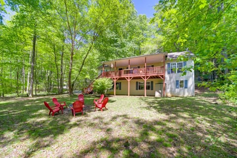 Pet-Friendly Arden Retreat with Private Hot Tub House in Mills River