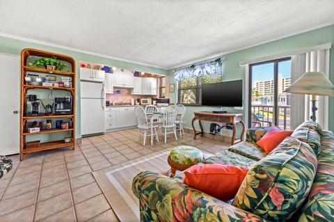 Majestic Beach Condo with Heated POOL in St Pete Beach Condominio in Saint Pete Beach