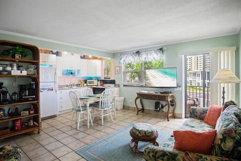 Majestic Beach Condo with Heated POOL in St Pete Beach Condominio in Saint Pete Beach