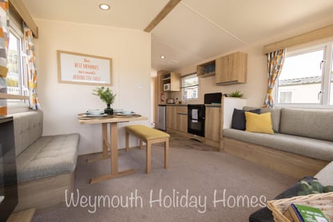 2021 2 Bedroom Deluxe Caravan Sleeps 6 with WI-FI Chalet in Weymouth