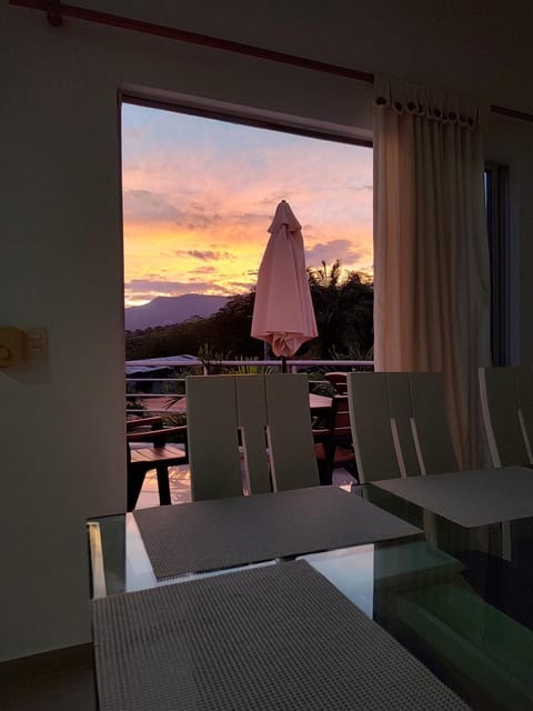 Natural landscape, View (from property/room), Balcony/Terrace, Dining area, Mountain view, Sunset