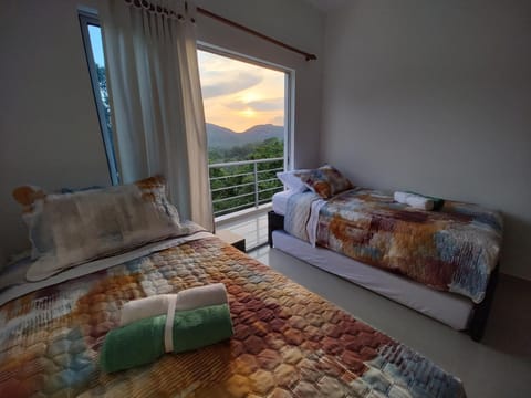 Natural landscape, View (from property/room), Balcony/Terrace, Photo of the whole room, Bedroom, Mountain view