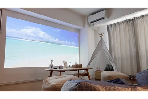 Bed, Night, TV and multimedia, Living room, Photo of the whole room, Decorative detail, Dining area, Evening entertainment, Bedroom, children, children, young children, young children, older children, older children, group of guests, group of guests, Family, Family, locker, shuttle, air conditioner