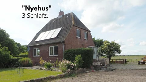 Ferienhof und Reittherapie Deichwind - Nordfriesland - 2 Häuser House in Nordstrand