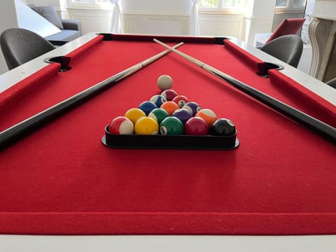 Billiard, Game Room