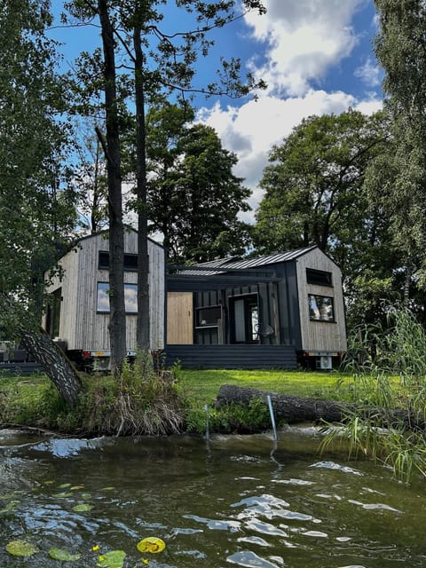 Property building, Spring, Day, Natural landscape, Garden, Garden view, Lake view, River view