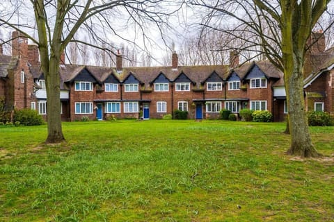 Delightful 3 bedroom home with parking and garden House in Liverpool