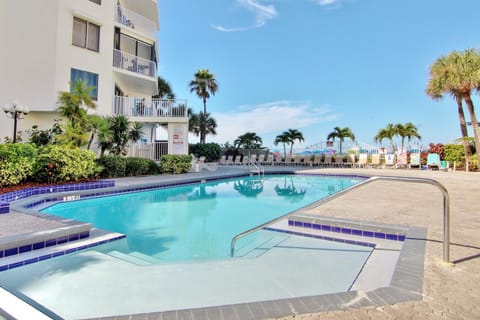 Beach Palms 405 Condominio in Redington Shores