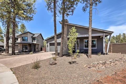 Luxe Home with Furnished Patio Less Than 3 Mi to NAU! Maison in Flagstaff