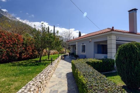 Villa Artemis - Luxury Home over Lourdas bay Haus in Vlachata