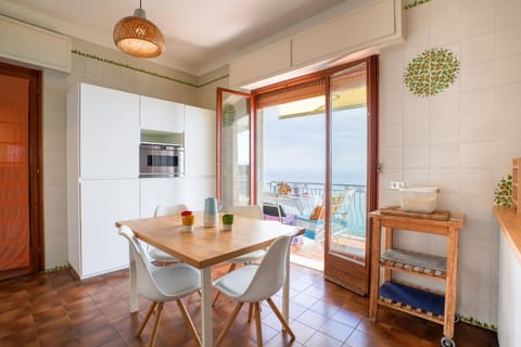 Natural landscape, Kitchen or kitchenette, Dining area, Sea view