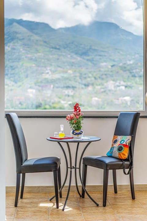 Balcony/Terrace, Mountain view