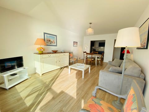 Appartement T3 rénové, face mer avec garage et WiFi, aux Sables d'Olonne - FR-1-92-919 Apartment in Château-d'Olonne