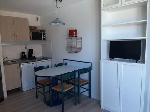 Appartement Duplex T2 avec Piscine à Vieux-Boucau, Proche Plage - FR-1-239-769 Apartment in Vieux-Boucau-les-Bains