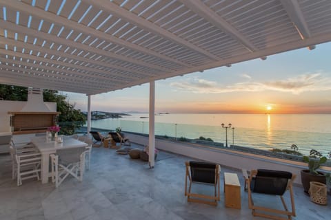 Satsi’s Premium Seascape-2 min from the beach&town Apartment in Paros