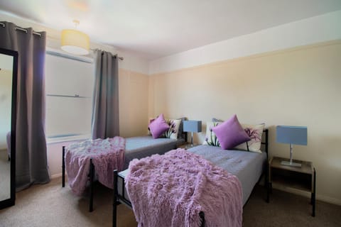 Virexxa Aylesbury Centre - Executive Suite - 2Bed Flat with Free Parking Apartamento in Aylesbury