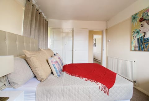 Virexxa Aylesbury Centre - Executive Suite - 2Bed Flat with Free Parking Condo in Aylesbury