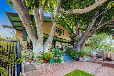 Highland Park Haven Casa in Eagle Rock