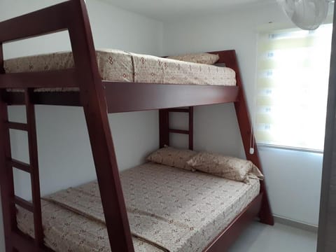 Bedroom, bunk bed