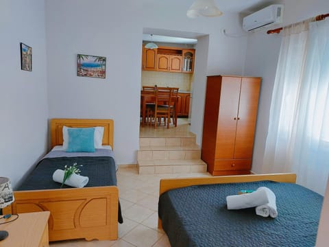 Orange Guest House Bed and Breakfast in Dhërmi