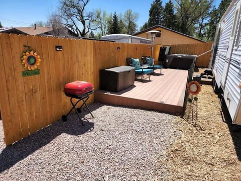 Delightful 1 Bedroom Camper with Outdoor Hot Tub Villa in Colorado Springs