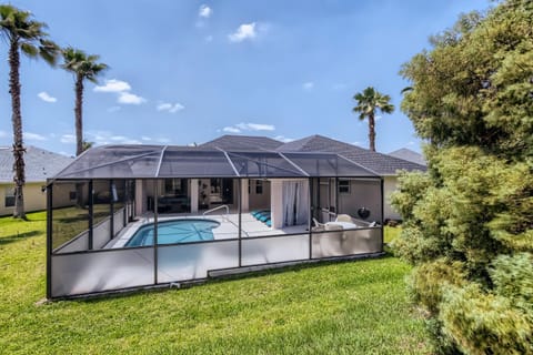 NEW Modern Relaxing 4 Bedroom Pool Villa Near Disney's Parks Villa in Four Corners