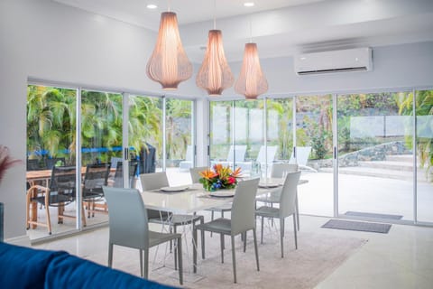 Luxury Villa, Pool, Ocean view, 3 separate Villas one Property, 5 Bedrooms Villa in Virgin Islands (U.S.)