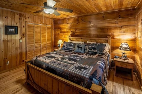 Cozy ‘Grey Fox’ Cabin Between Boone & Blowing Rock House in Watauga