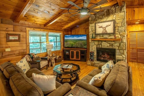 Cozy ‘Grey Fox’ Cabin Between Boone & Blowing Rock House in Watauga