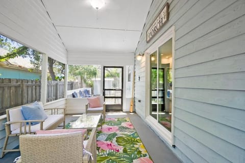 The St Augusdream Renovated Beach House Sleeps 8 Walk to Beach House in Butler Beach