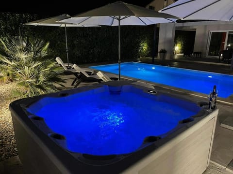 Hot Tub, Spa and wellness centre/facilities, Swimming pool, Swimming pool
