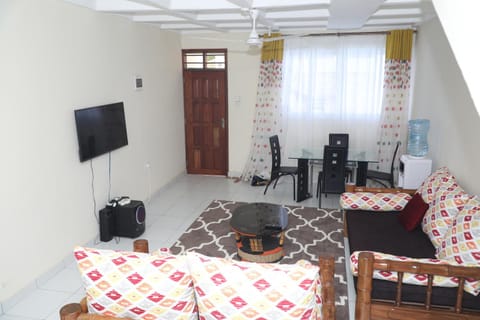 Serena Road Villa Condominio in Mombasa