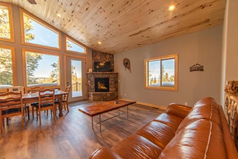 Beautiful New Construction Home with Great Views and Pool Table - Silverheels Chalet House in Park County