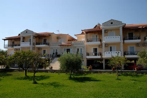 Facade/entrance, Garden