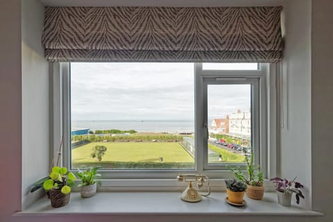 Walpole Bay Sea Views Apartment in Margate