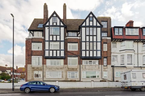 Walpole Bay Sea Views Apartment in Margate