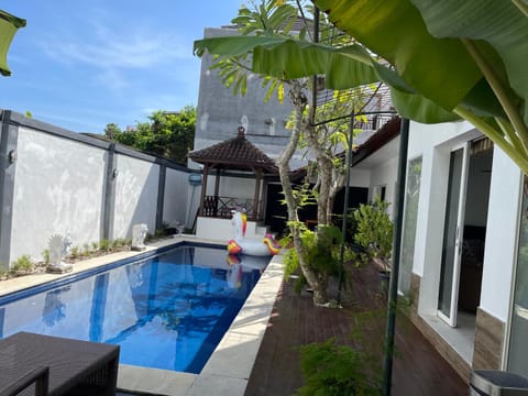 cozy private villa jimbaran 4 bed room 3 bath room Villa in Kuta Selatan