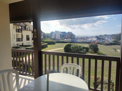 Charmant apt famille avec balcon au Port du Crouesty, parking inclus - FR-1-639-55 Apartment in Arzon