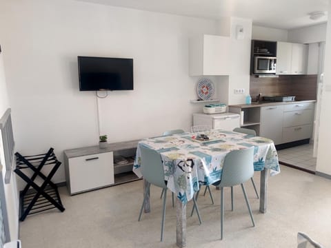 Charmant apt famille avec balcon au Port du Crouesty, parking inclus - FR-1-639-55 Apartment in Arzon