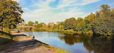 Detached riverside Villa in the heart of Manchester Villa in Salford