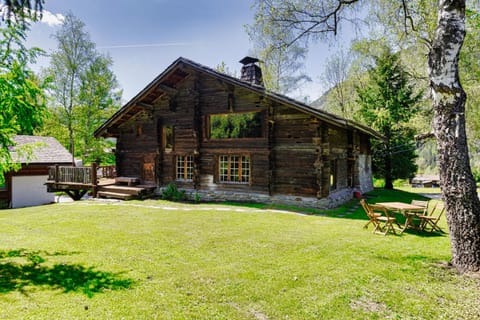 4BR Traditional Chalet BBQ + Fireplace + View Chalet in Les Houches