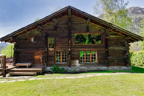 4BR Traditional Chalet BBQ + Fireplace + View Chalet in Les Houches